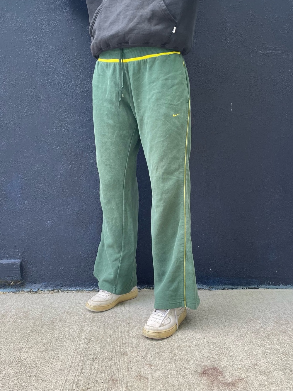 Y2k Nike University of Oregon flare sweatpants size women’s medium